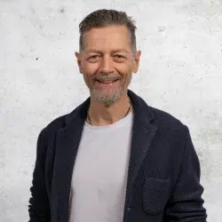 Portrait Patrik Steiner, Partner der BDL Business Dienstleister GmbH, Experte für Branding, Design und Kommunikation
