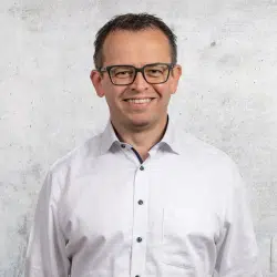 Portrait Severin Kollros, Co-Gründer der BDL Business Dienstleister GmbH, Digital Marketingexperte